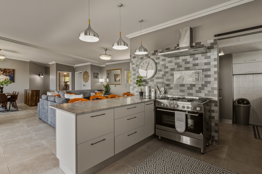 4 Bedroom Property for Sale in Gordon Heights Western Cape